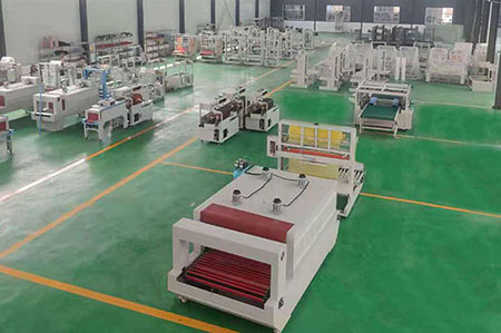 沃興熱收縮包裝設(shè)備車間一角